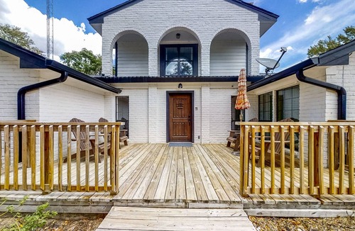 Bellville House | Gorgeous Ranch-Style Home on Nearly 3 Peaceful Acres - Dogs Welcome