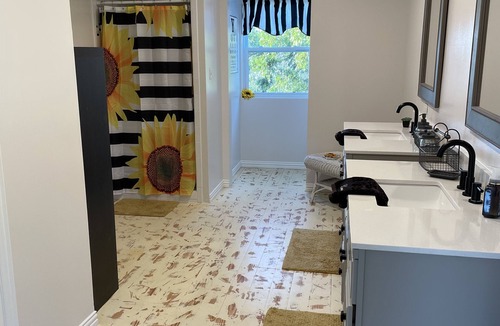 Canton Other | Gorgeous remodeled farmhouse 8 miles from Canton market.