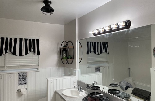 Canton Other | Gorgeous remodeled farmhouse 8 miles from Canton market.