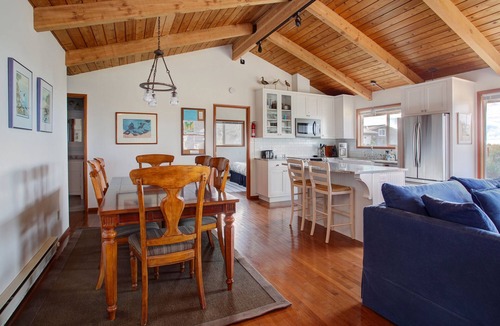 Manzanita House | Gorgeous Remodeled Home, Steps From The Beach