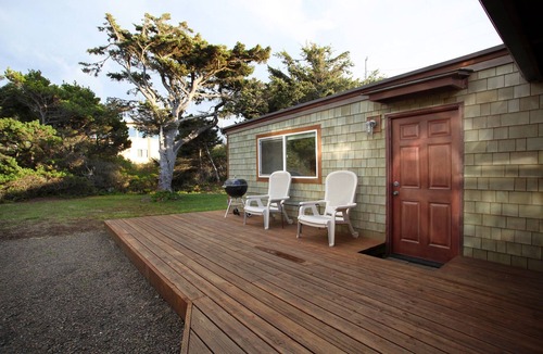 Manzanita House | Gorgeous Remodeled Home, Steps From The Beach