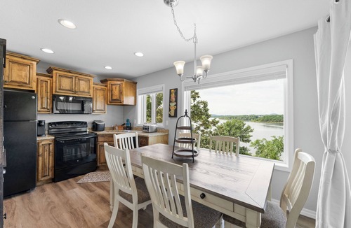 Kimberling City Condo | Gorgeous Renovated Table Rock Lakefront Retreat