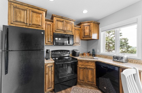 Kimberling City Condo | Gorgeous Renovated Table Rock Lakefront Retreat