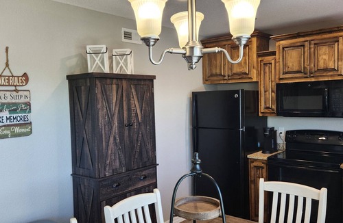 Kimberling City Condo | Gorgeous Renovated Table Rock Lakefront Retreat