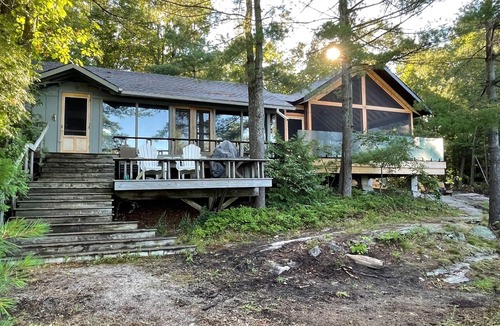 Gravenhurst House | Gorgeous Renovated Lake Cottage! 300ft lake frontage