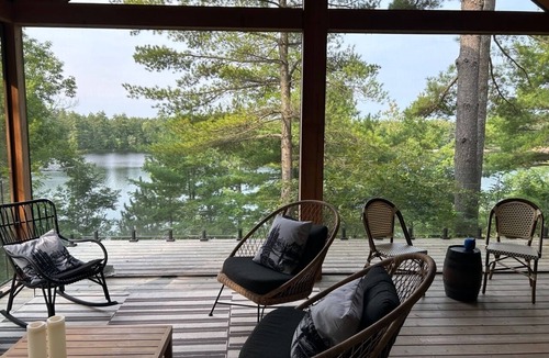 Gravenhurst House | Gorgeous Renovated Lake Cottage! 300ft lake frontage