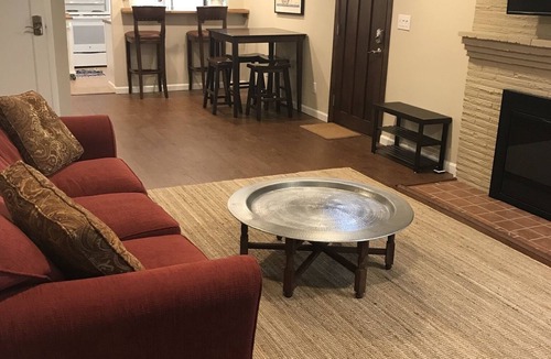 Victory Heights Apartment | Gorgeous Retreat eco-friendly NE Seattle!