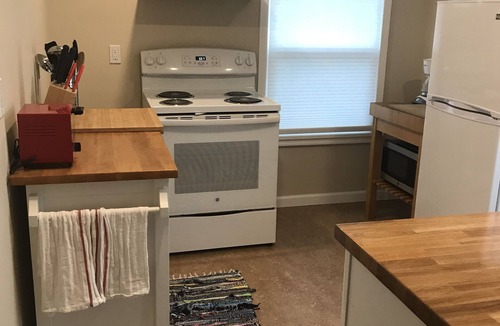 Victory Heights Apartment | Gorgeous Retreat eco-friendly NE Seattle!