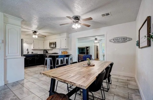 Lawton House | Gorgeous Retreat on 10 Private Acres | Sleeps 7!