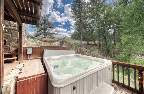 Nathrop House | Gorgeous Rippling Waters! Private Hot Tub- Spectacular Views!