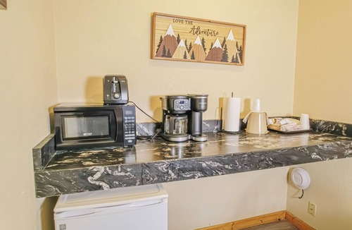 Estes Park Hotel | Gorgeous River Motel with Views - NR200