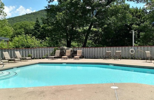 Lincoln Condo | Gorgeous River & Mtn Views , 4.95 Star Studio, Pool & Hot Tub