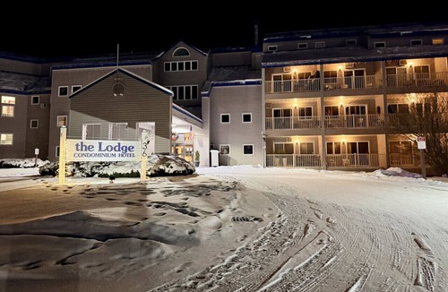 Lincoln Condo | Gorgeous River & Mtn Views , 4.95 Star Studio, Pool & Hot Tub