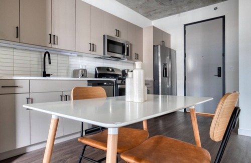 Killgubbin Apartment | Gorgeous River North 1BR, nr L Stop, Riverwalk & Loop, by Blueground