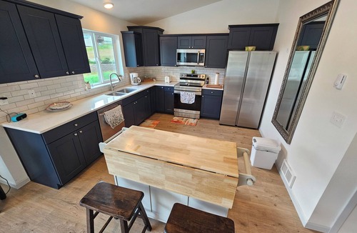 Maupin House | Gorgeous River View Home on Lower Deschutes River