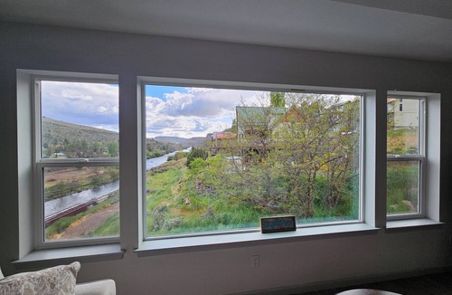 Maupin House | Gorgeous River View Home on Lower Deschutes River