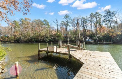 Weems House | Gorgeous Riverfront Getaway with Private Dock!
