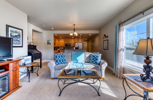 Florence Condo | Gorgeous riverfront rental with excellent views & large private deck