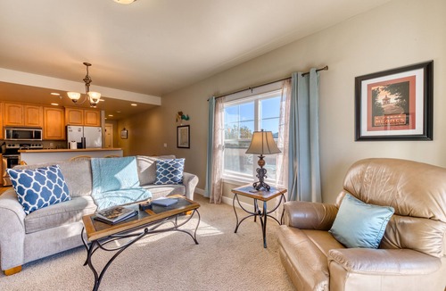 Florence Condo | Gorgeous riverfront rental with excellent views & large private deck