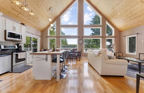 Killaloe Cottage | Gorgeous Round Lake 4 Season Waterfront Lake House