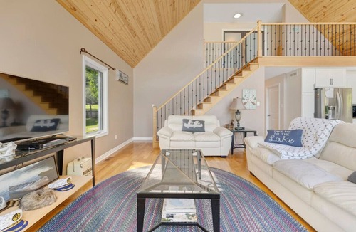 Killaloe Cottage | Gorgeous Round Lake 4 Season Waterfront Lake House