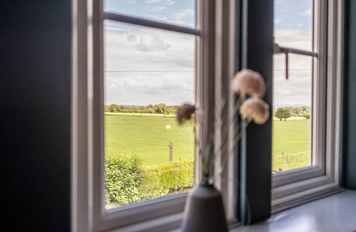 Norton St. Philip House | Gorgeous Rural 4BD Farm With Hot Tub