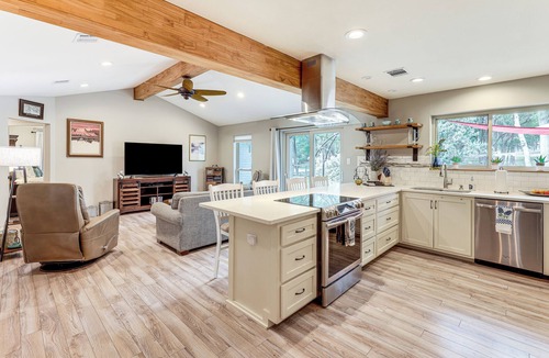 San Marcos House | Gorgeous San Marco Home w/Patio & Grill!