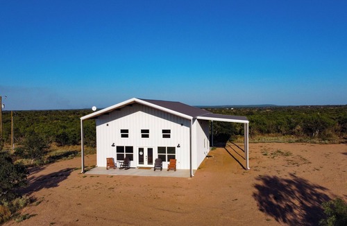 Llano County House | Gorgeous, Secluded Hill Country Escape Near River + Game room!