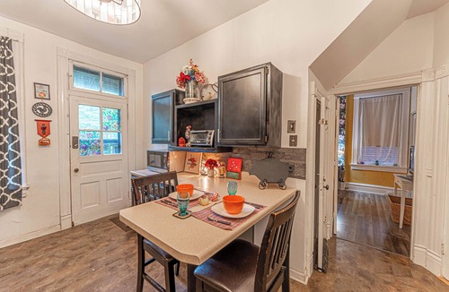 Downtown St. Louis Apartment | Gorgeous Spacious Full Apartment Close to Everything in St. Louis