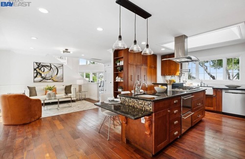 Sugarloaf House | Gorgeous Spacious Peninsula Home with Bay Views