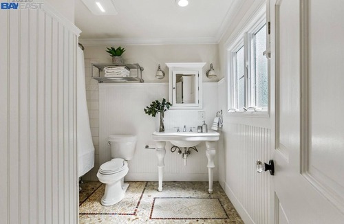 Sugarloaf House | Gorgeous Spacious Peninsula Home with Bay Views