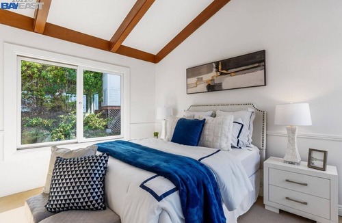 Sugarloaf House | Gorgeous Spacious Peninsula Home with Bay Views