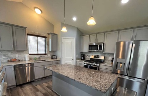 Westland House | Gorgeous Spacious Ranch!