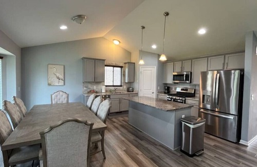 Westland House | Gorgeous Spacious Ranch!