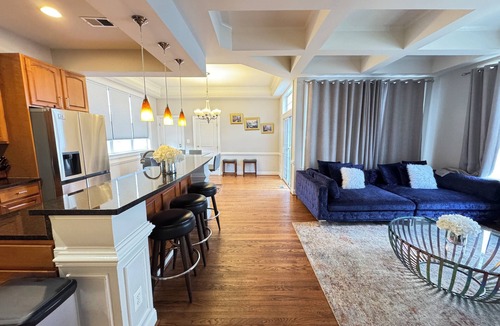 Baileys Crossroads House | Gorgeous Spacious House 5BR 9Beds and Private Parking