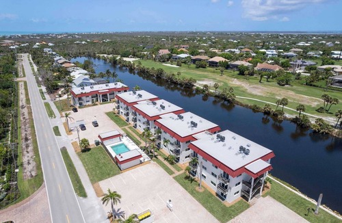 Sanibel Apartment | Gorgeous Spanish Cay Residence, Steps to Beach