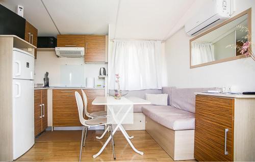 Bristane Other | Gorgeous Stacaravan In Drnis With Wifi