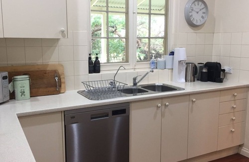 Encounter Bay House | Gorgeous Stone Cottage on the Seafront