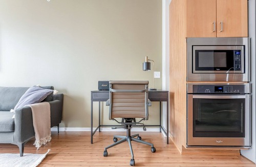 Streeterville Apartment | Gorgeous Streeterville 1BR w/Pool & Gym, nr Riverwalk, by Blueground