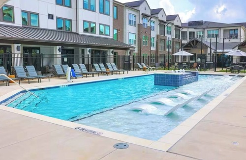 Sherman Apartment | Gorgeous studio apartment in Sherman with pool, WiFi, gym, washer/dryer,
