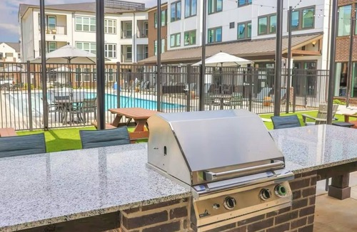 Sherman Apartment | Gorgeous studio apartment in Sherman with pool, WiFi, gym, washer/dryer,