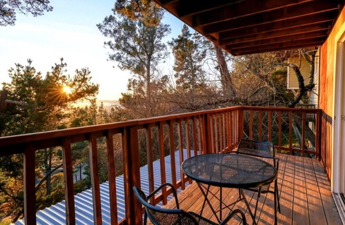 Merriewood Apartment | Gorgeous Studio Atop Grizzly Peak