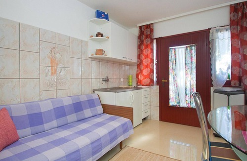Pomer Apartment | Gorgeous studio in Valtursko Polje with WiFi