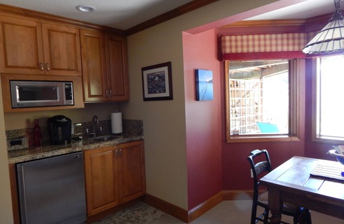 Stevenson Apartment | Gorgeous suite with panoramic Columbia river views.