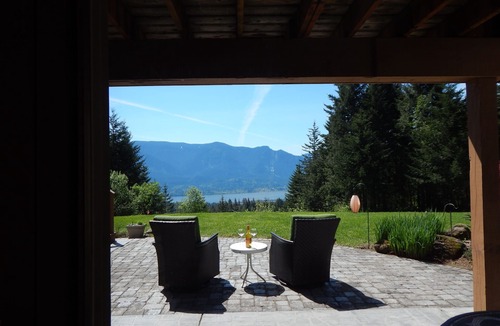 Stevenson Apartment | Gorgeous suite with panoramic Columbia river views.