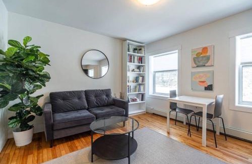 Bedford Apartment | Gorgeous & Sunny Executive Suite AC, Unit #2
