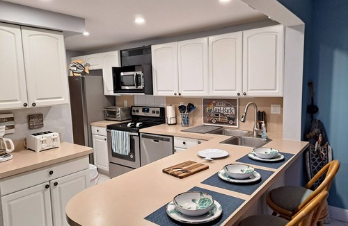 Key Largo Condo | Gorgeous Sunsets from Your Balcony in Moon Bay/Walk to nearby restaurants