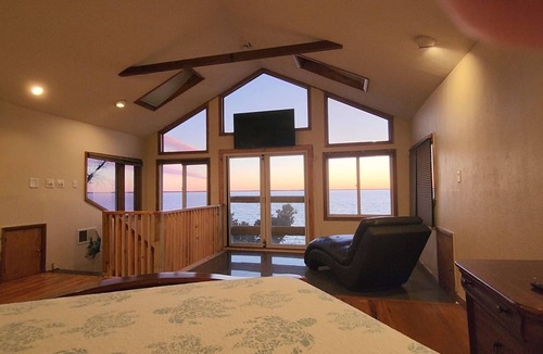 Valley Lee House | Gorgeous Sunsets & Waves Heard From Bed. Why Wait?