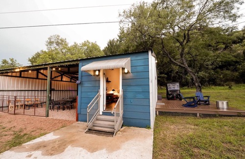 San Saba Cabin | Gorgeous Tiny House with Fire Pit, Games and Barbecue in San Saba, Texas