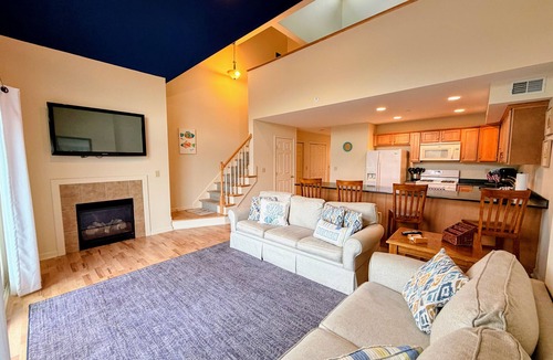 Alexandria Bay House | Gorgeous Townhouse & Boathouse in Cozy Carnegie Bay
